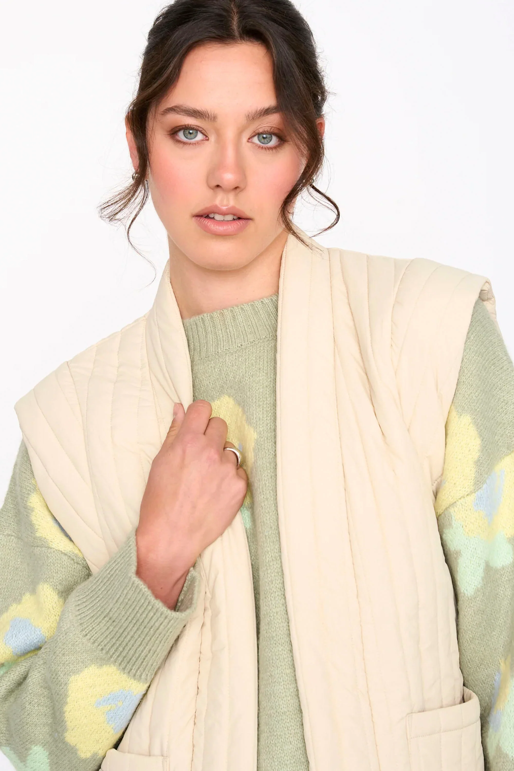 24COLOURS - QUILTED VEST - BEIGE - Image 4