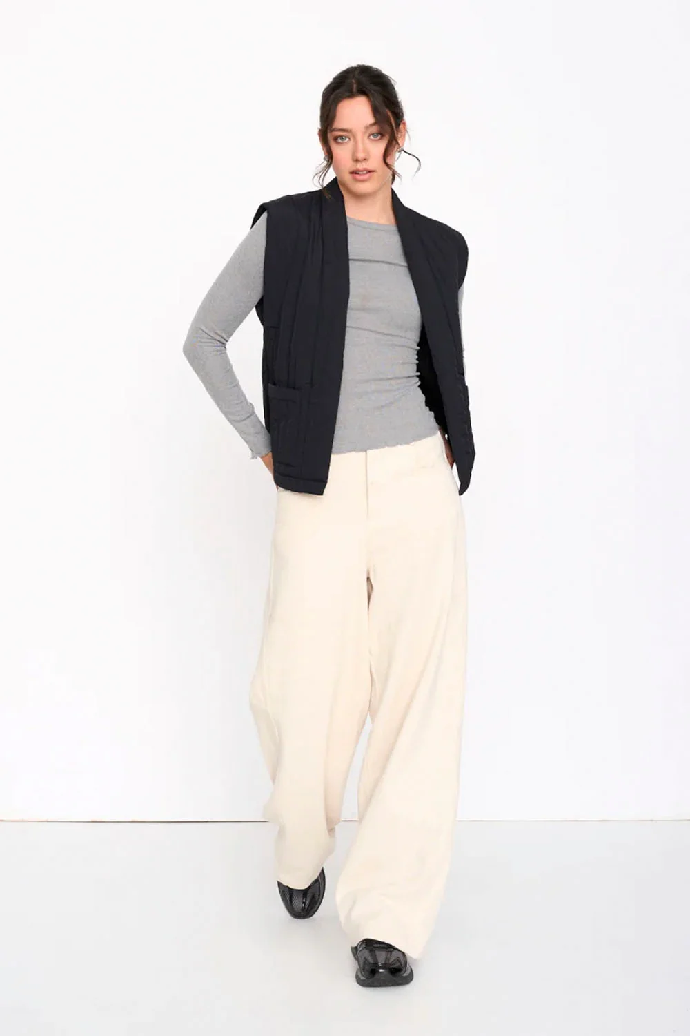 24COLOURS - QUILTED VEST - BLACK - Image 3