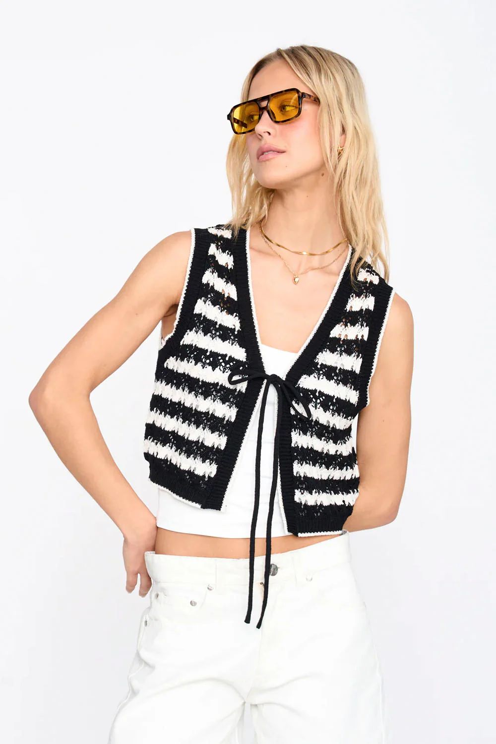 24COLOURS - STRIPED KNIT VEST - BLACK/WHITE