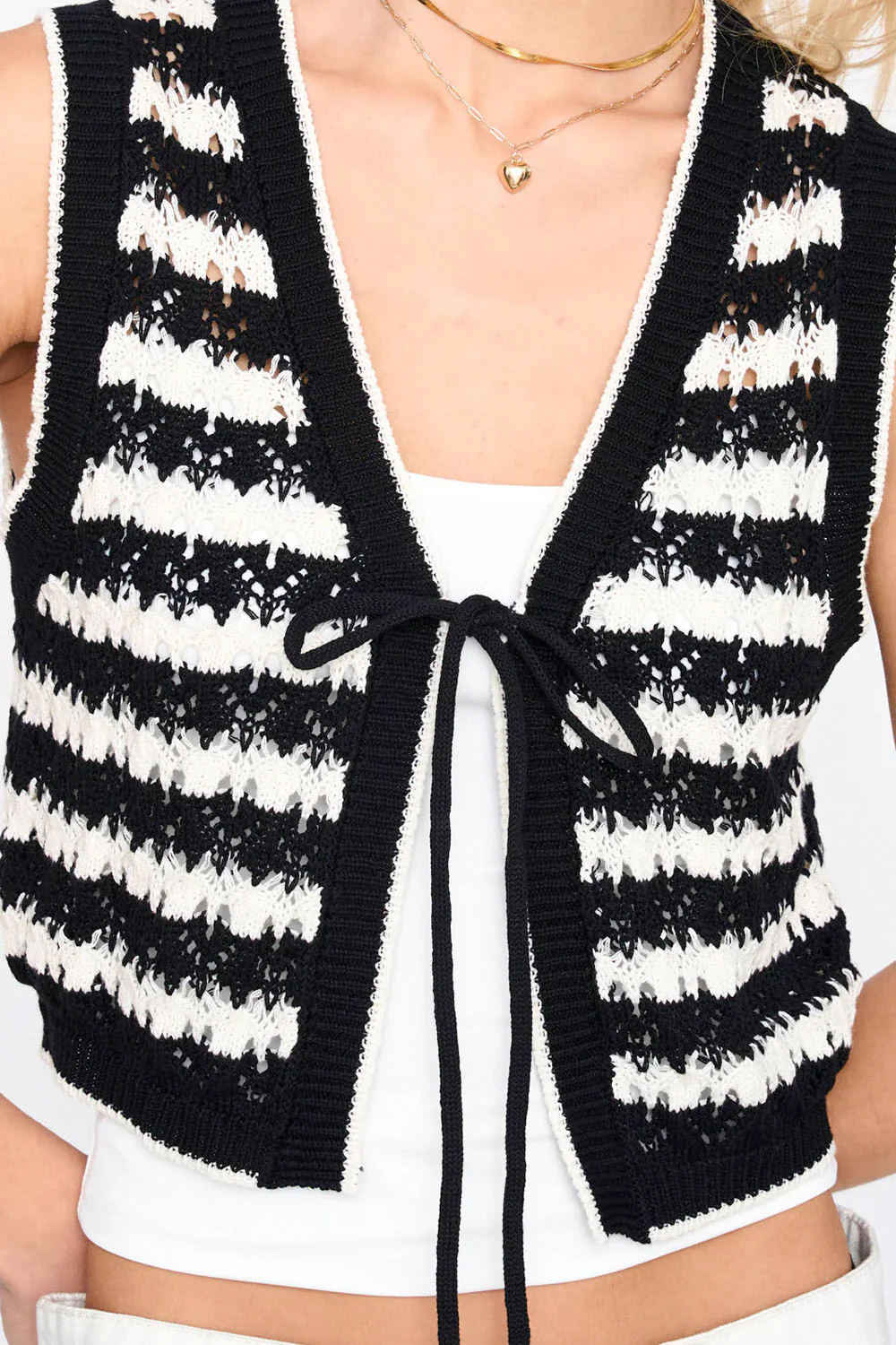 24COLOURS - STRIPED KNIT VEST - BLACK/WHITE - Image 3