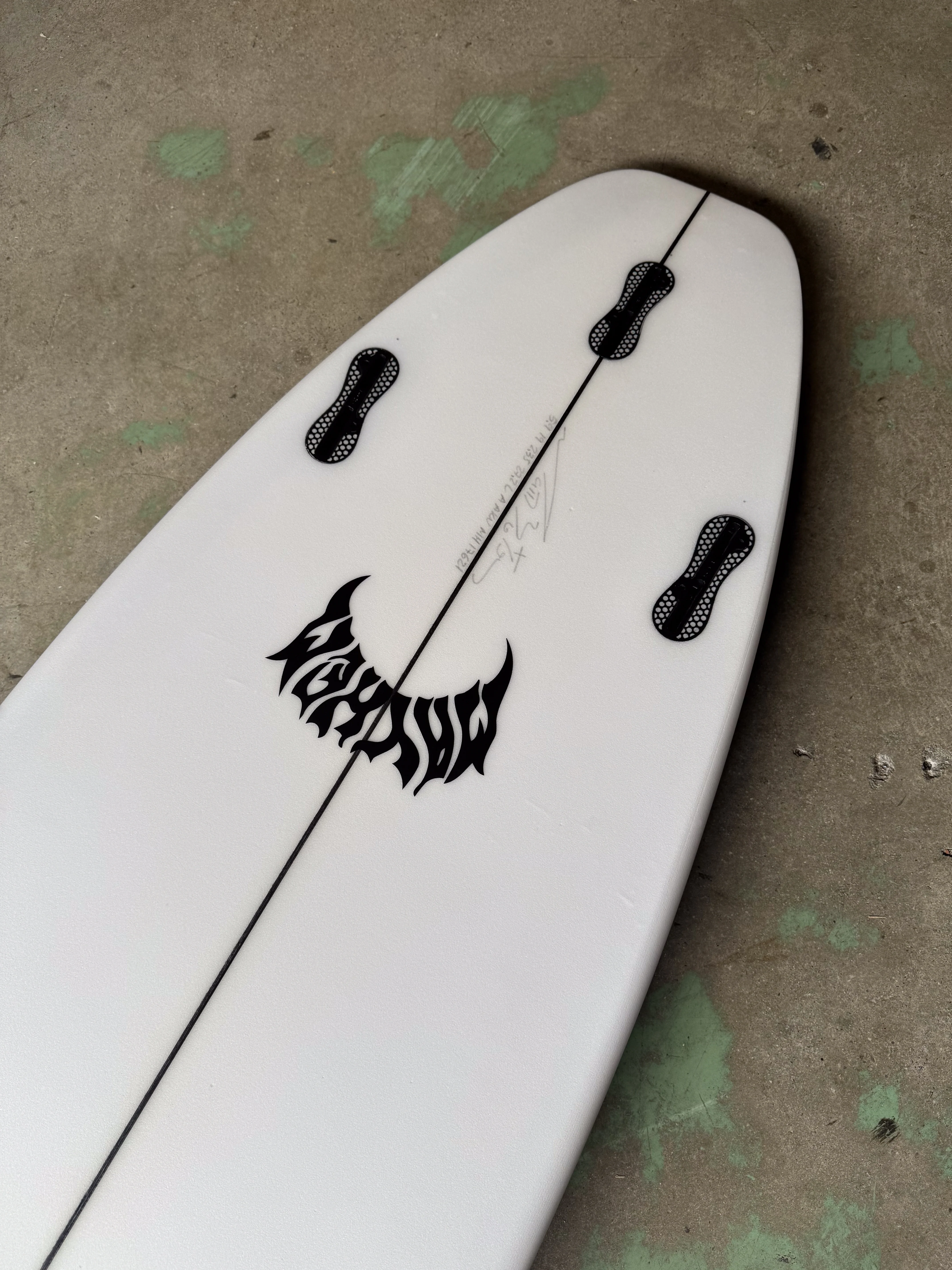 2ND HAND | Lost Surfboard - 3.0_STUB DRIVER by Matt Biolos - 5'9" x 19" x 2.35" - 27.2L - MH17621 - Image 4