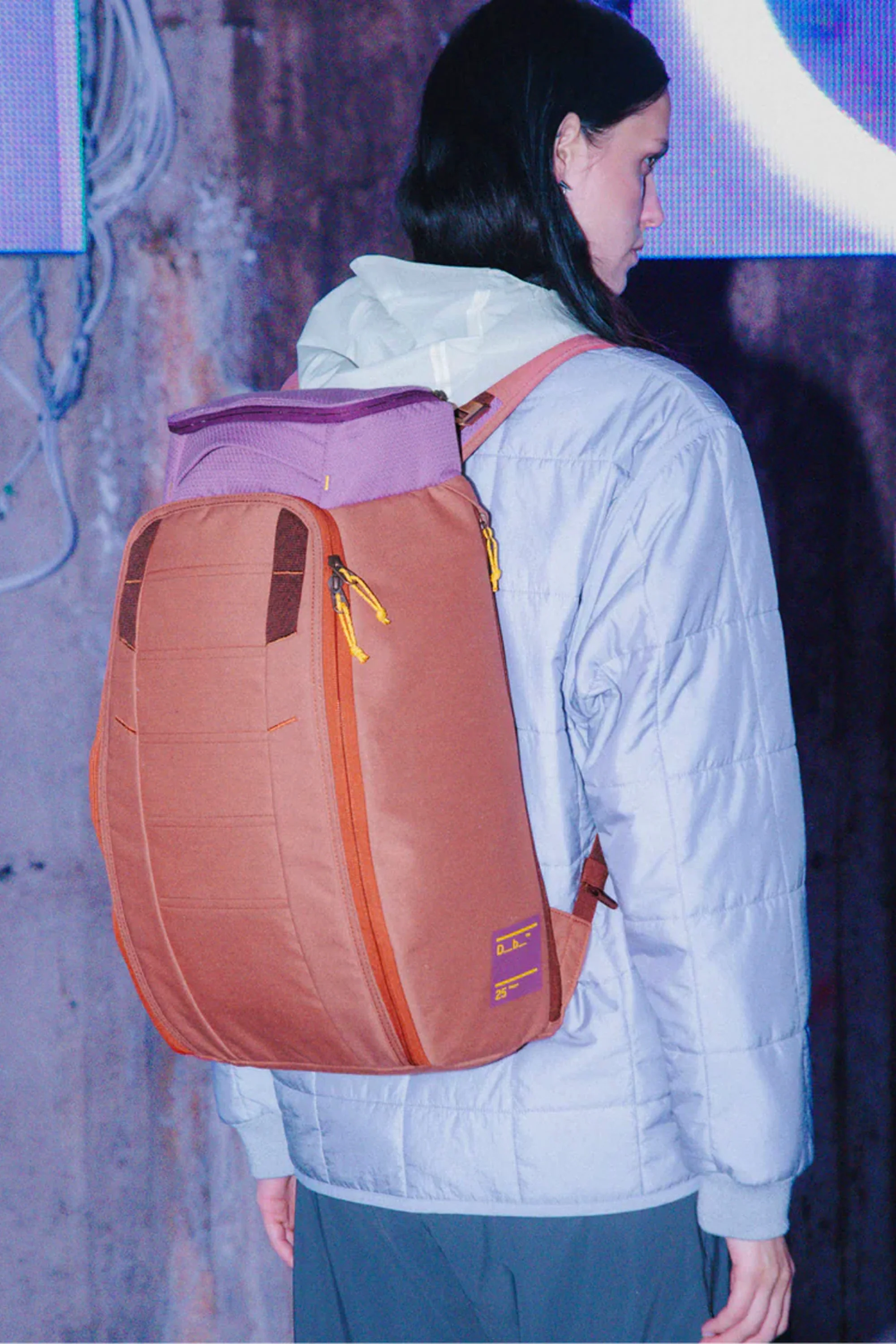 Db - HUGGER BACKPACK - 25L - SIENNA RED - Image 4