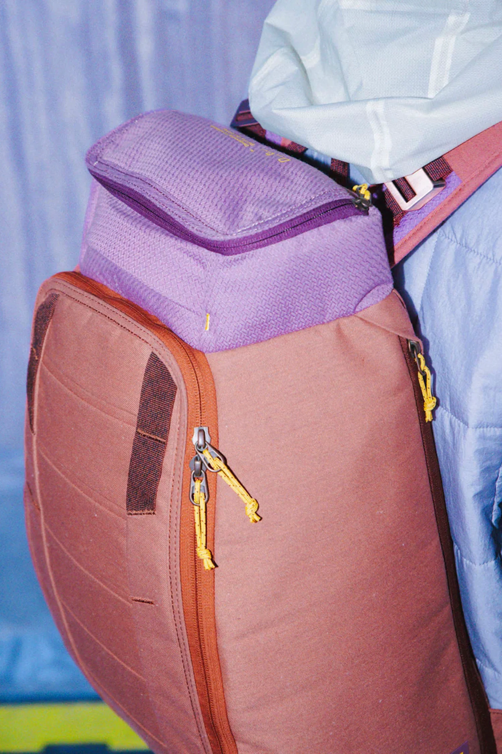 Db - HUGGER BACKPACK - 25L - SIENNA RED - Image 5