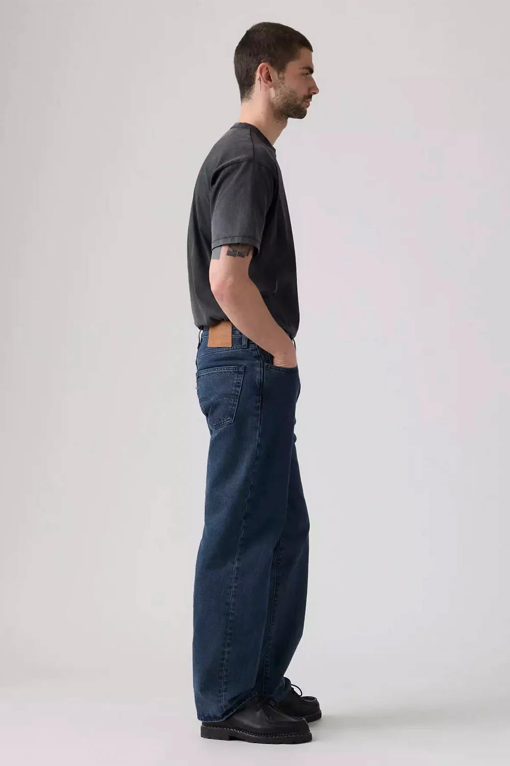 LEVIS - 568 LOOSE STRAIGHT - LOOKING UP - Image 4