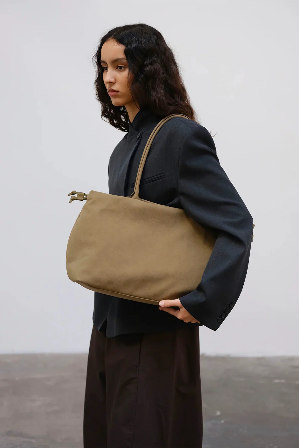 ÖLEND - MILOS BAG SUEDE - KHAKI - Image 2