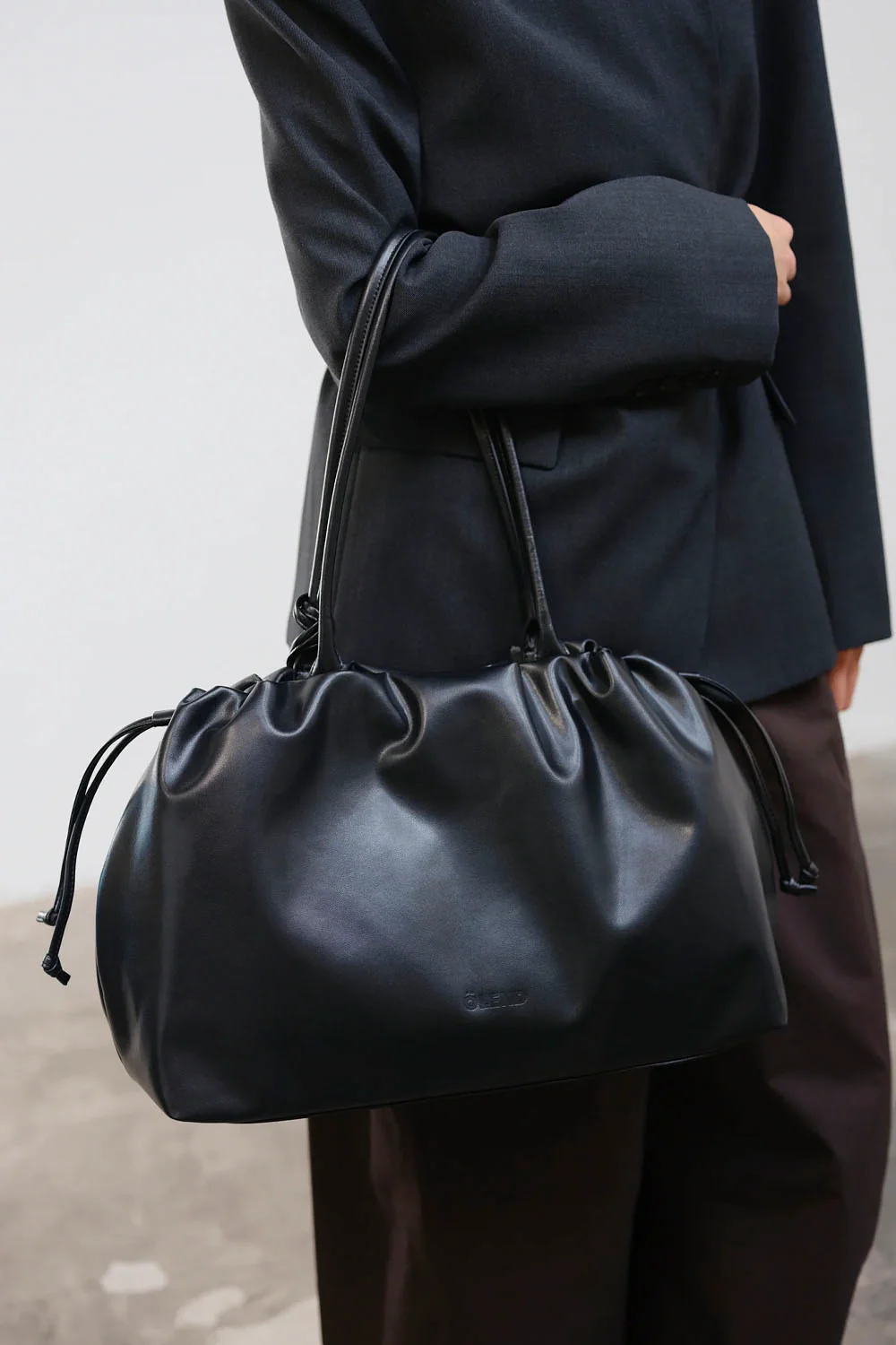 ÖLEND - MILOS BAG VEGAN LEATHER - BLACK - Image 2