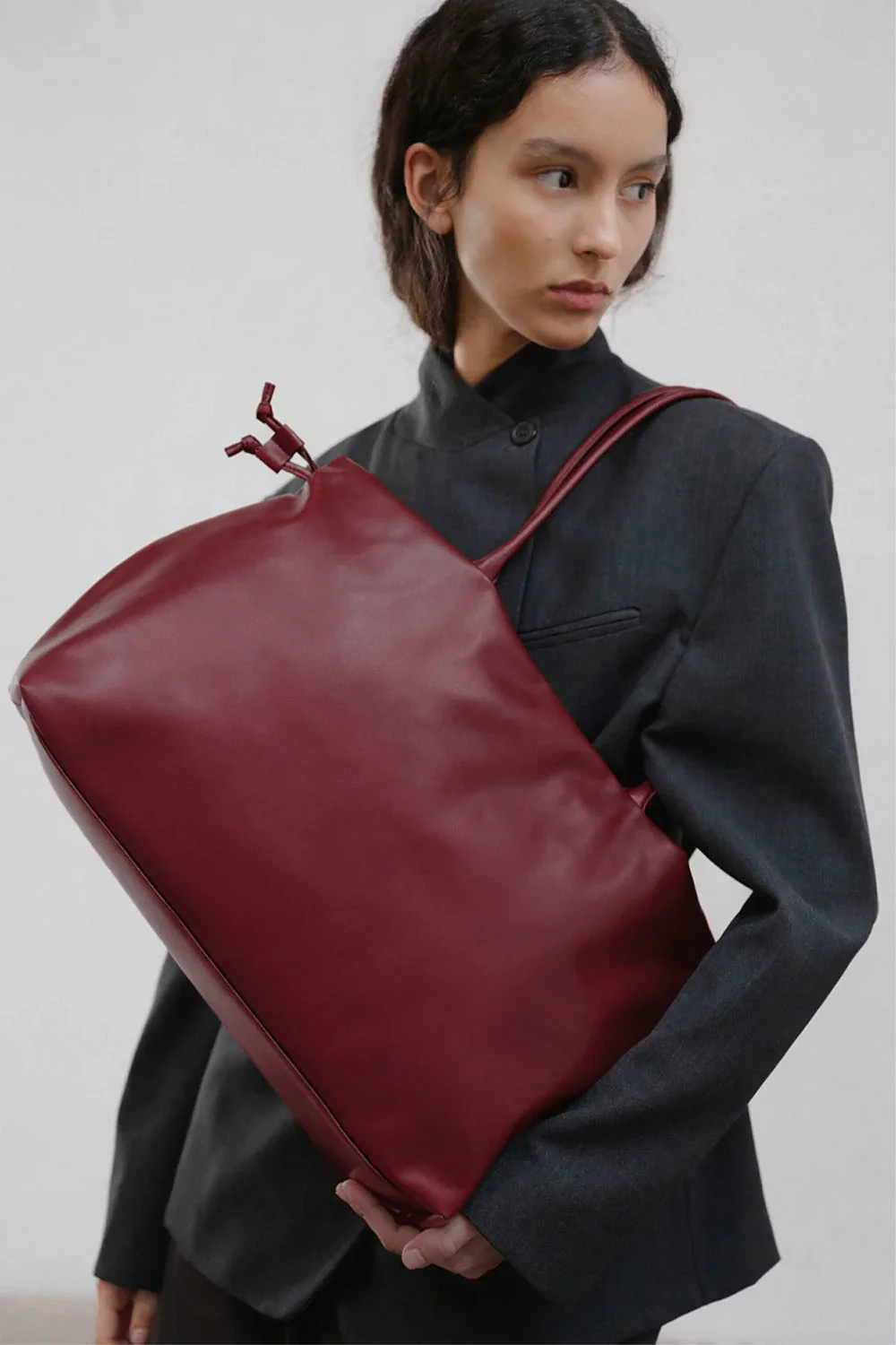 ÖLEND - MILOS BAG VEGAN LEATHER - CHERRY RED - Image 3
