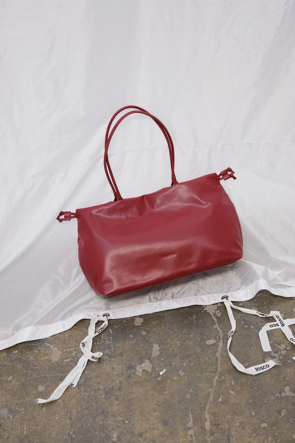 ÖLEND - MILOS BAG VEGAN LEATHER - CHERRY RED - Image 4
