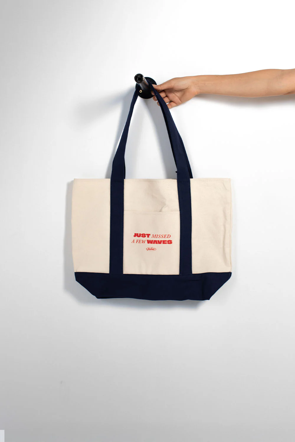 PUKAS SURF SHOP - MISSED WAVES TOTE BAG - IVORY/NAVY