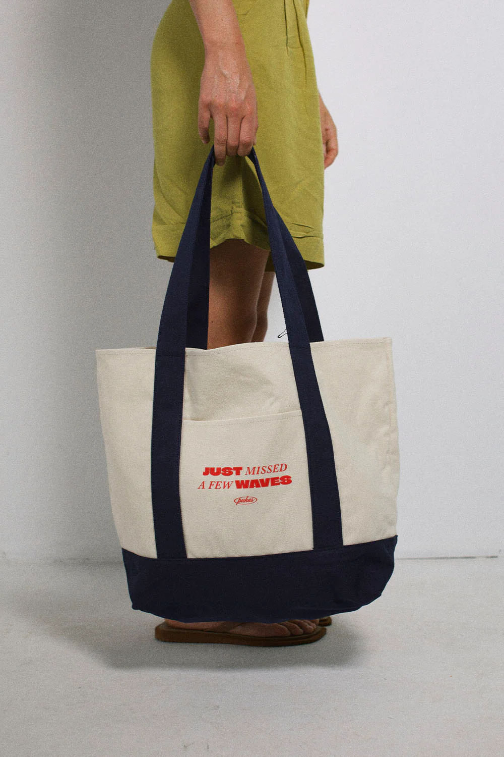 PUKAS SURF SHOP - MISSED WAVES TOTE BAG - IVORY/NAVY - Image 2