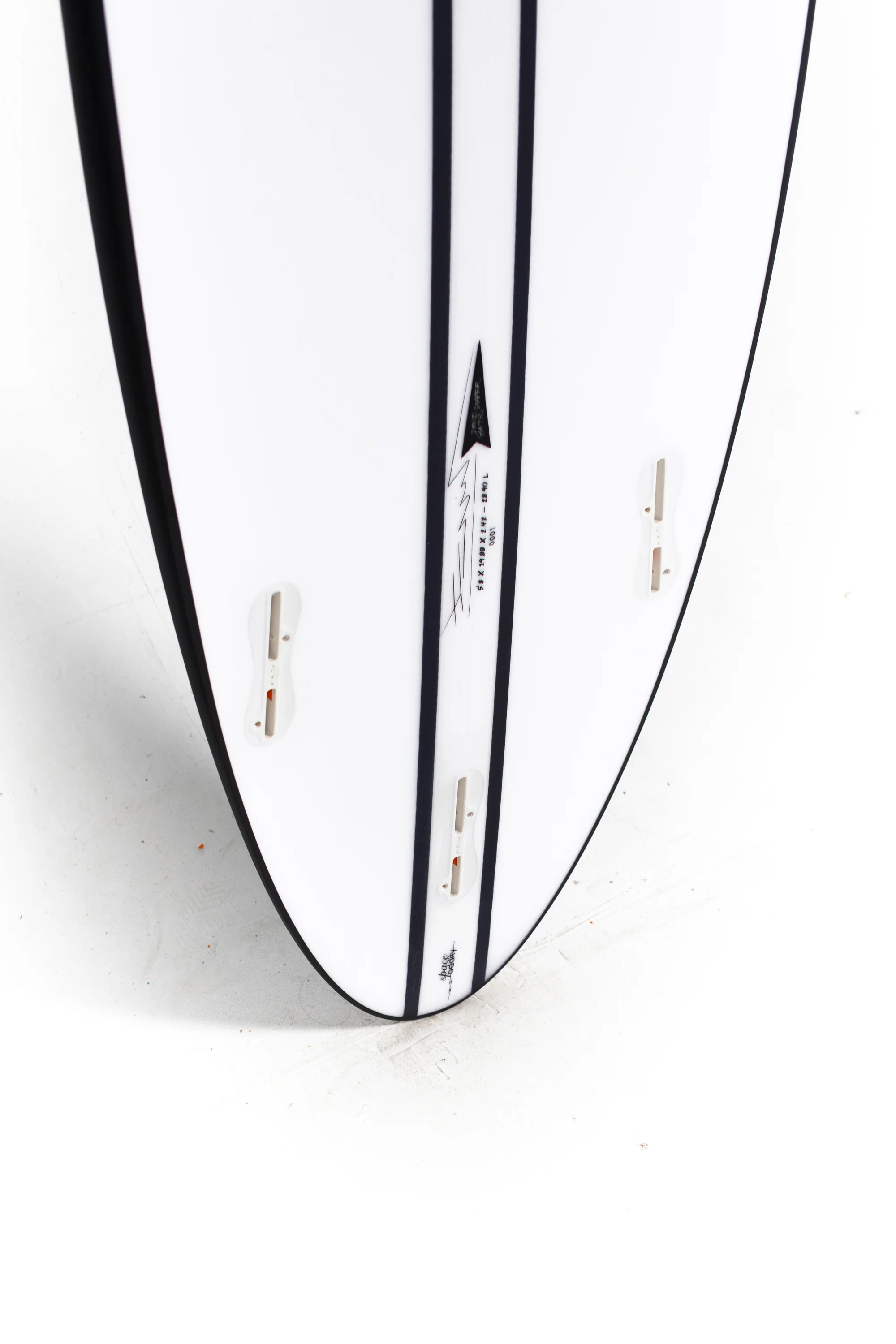 Pukas Surfboards - SPACE ODDITY by David Santos - INNCARBON - FCS II - 5'8" x 19.88 x 2.42 - 28.9L - Image 10