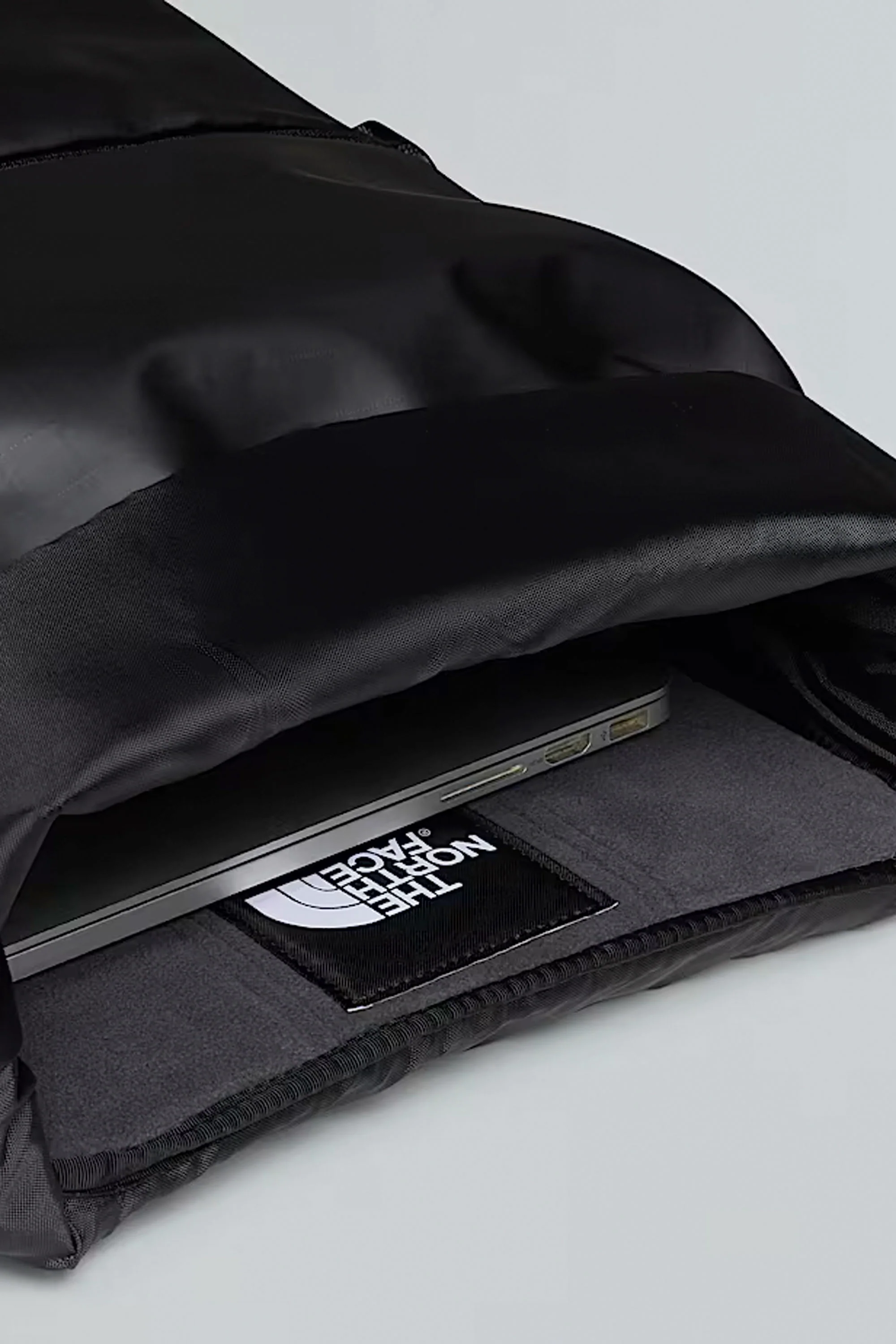 THE NORTH FACE - BASE CAMP VOYAGER ROLLTOP BACKPACK - Image 3