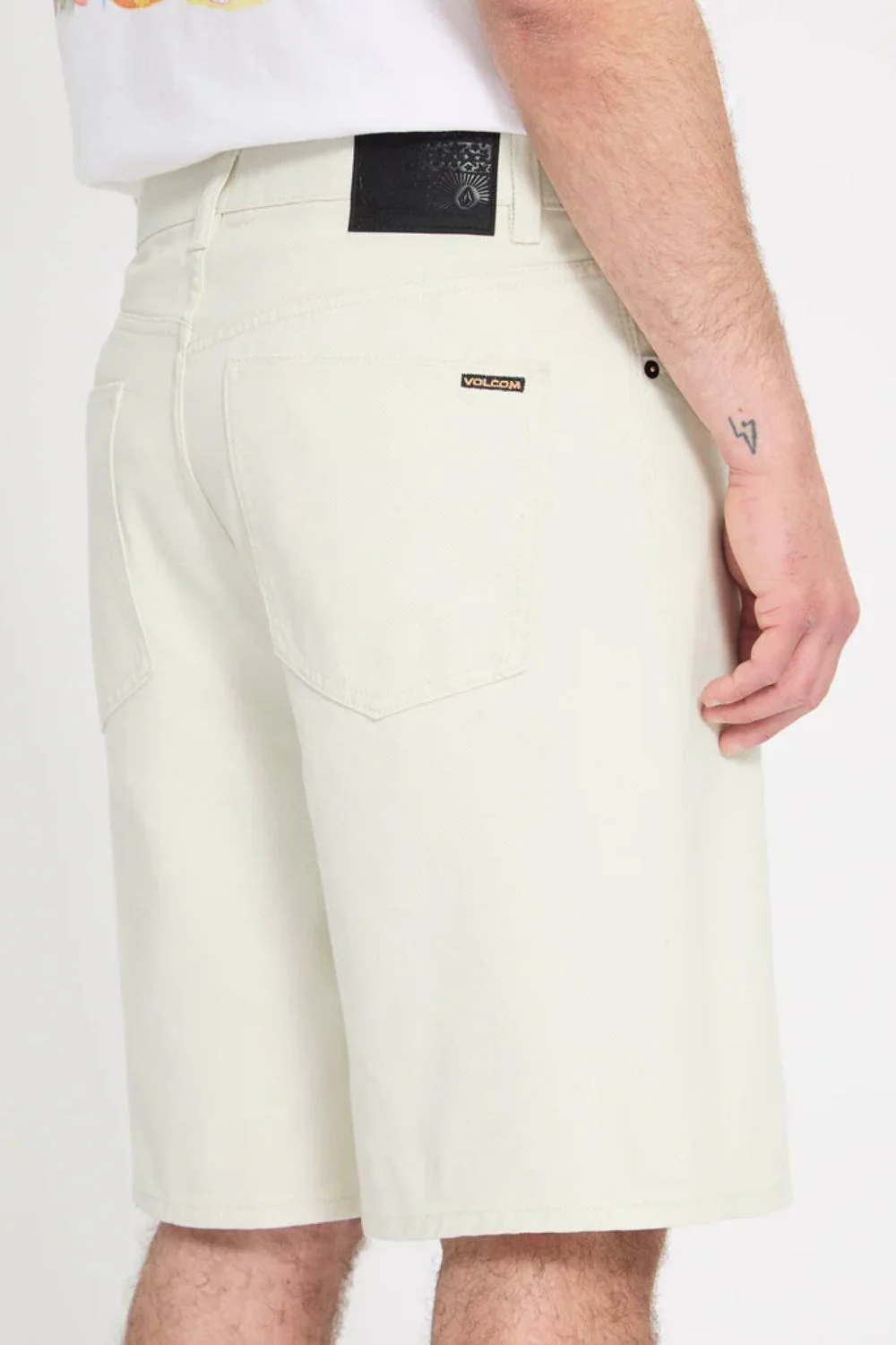 VOLCOM - BILLOW DENIM SHORT - DIRTY WHITE - Image 4