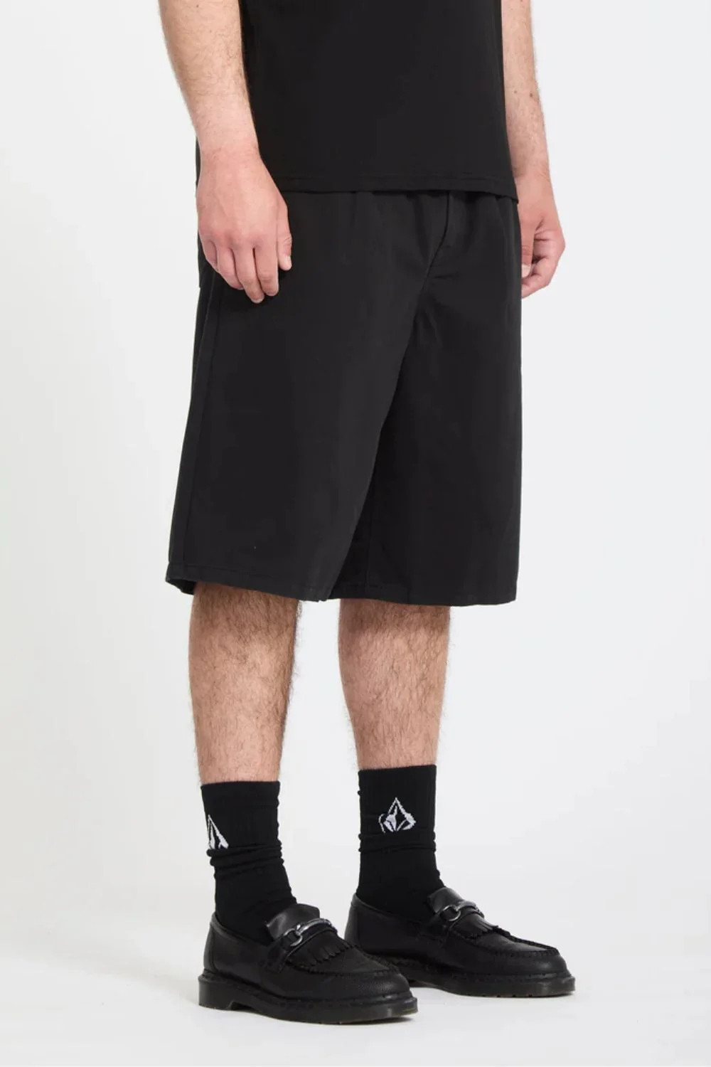 VOLCOM - CHILLOW PLEAT CHINO SHORT - BLACK - Image 2